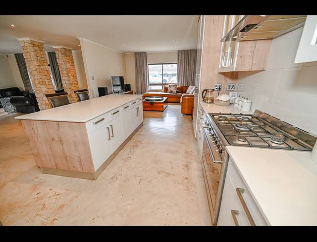 5 BEDROOM HOUSE FOR SALE IN VIERLANDEN